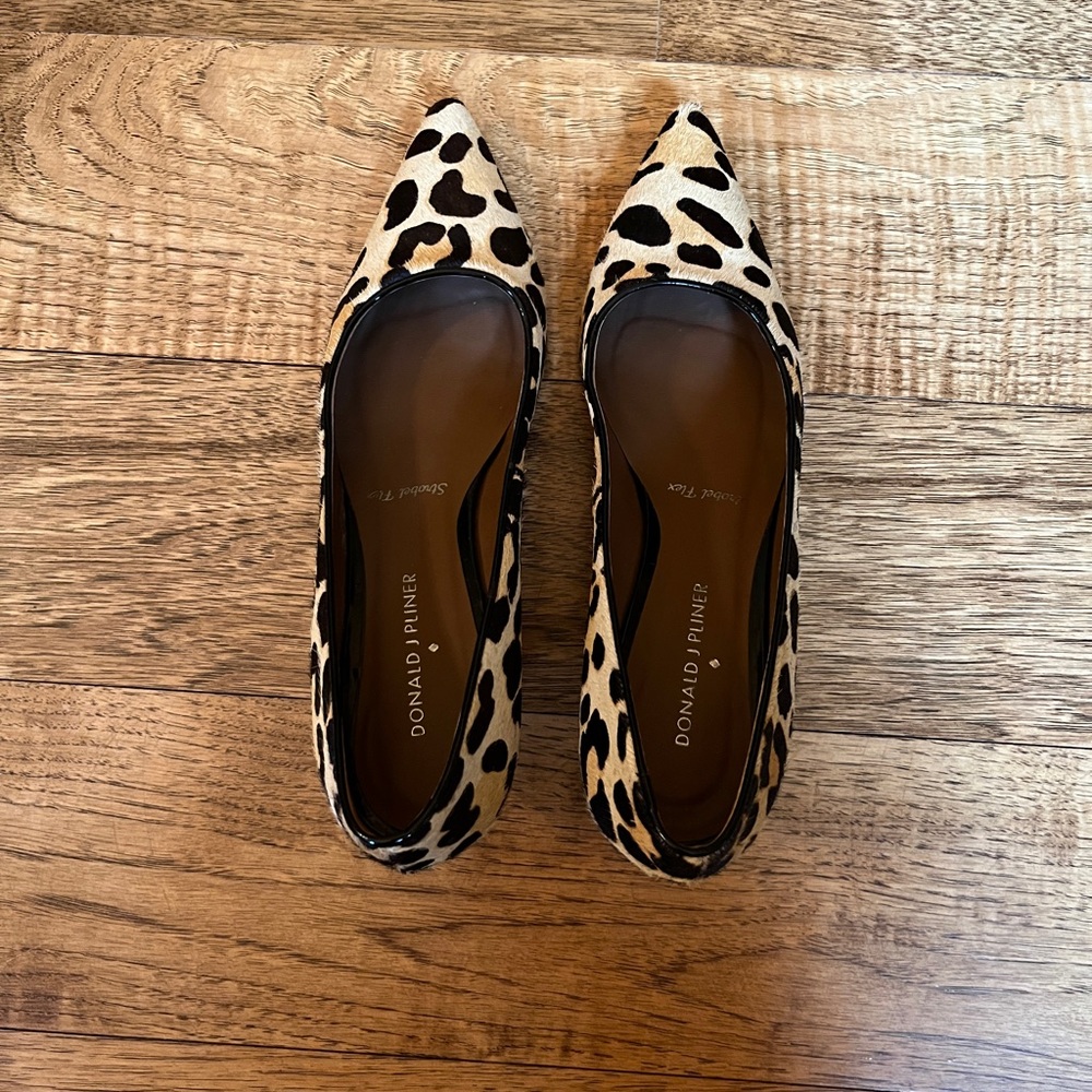 Donald J. Pliner Black and Cream Leopard Print Heels. Size 8.5 narrow.